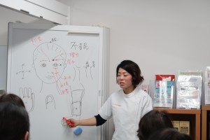 ①講義が始まりました!まずは、人気?の不眠に効くツボから